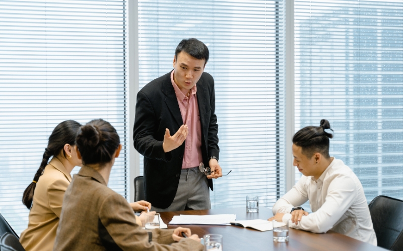 không linh hoạt và cập nhật thường xuyên